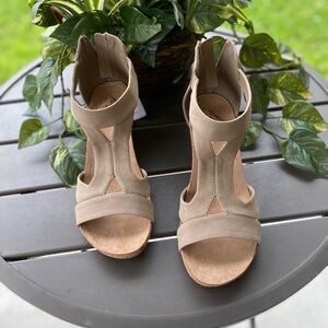 Elegant Tan Women's Sandals